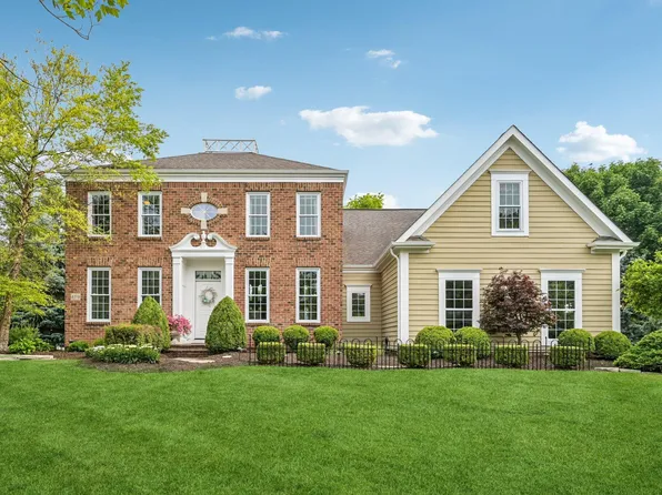 6150 Heritage Lakes Dr, Hilliard, OH 43026