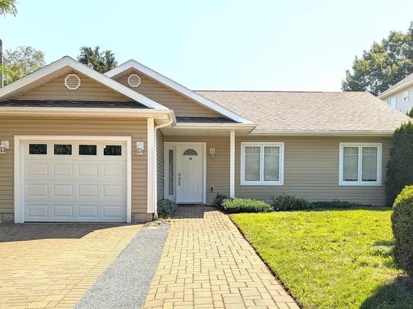 85 Kent Ave, Wolfville, NS B4P 1V5
