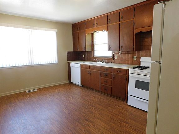 3rd image of 507 S Doty St