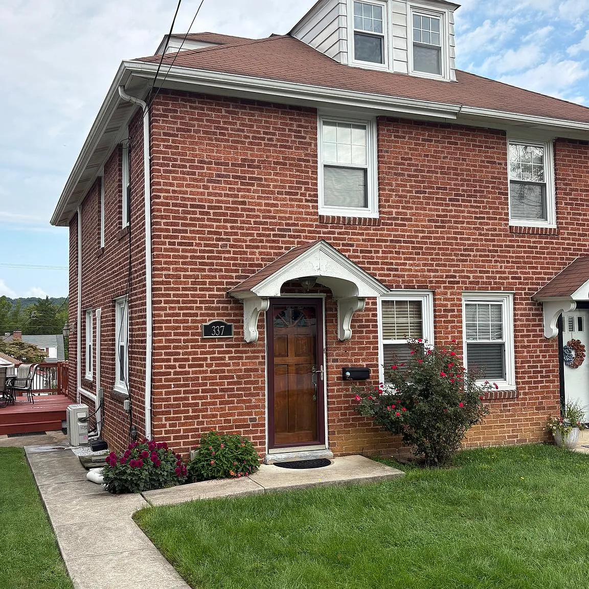 3 bed, 1188 sqft, $2,300 — Photo 2