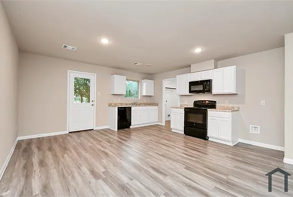 1707 Kansas St — Photo 3