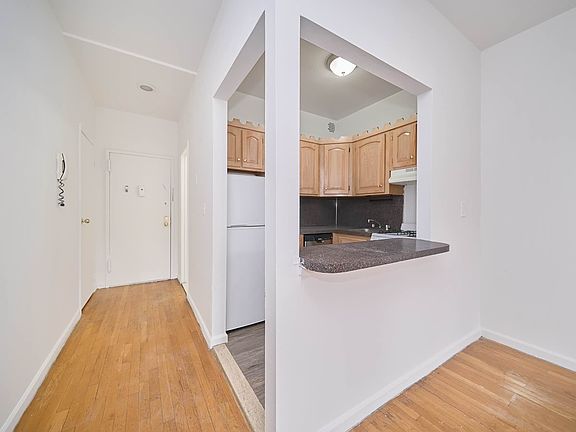 3rd image of 458 W 52nd St APT 2C