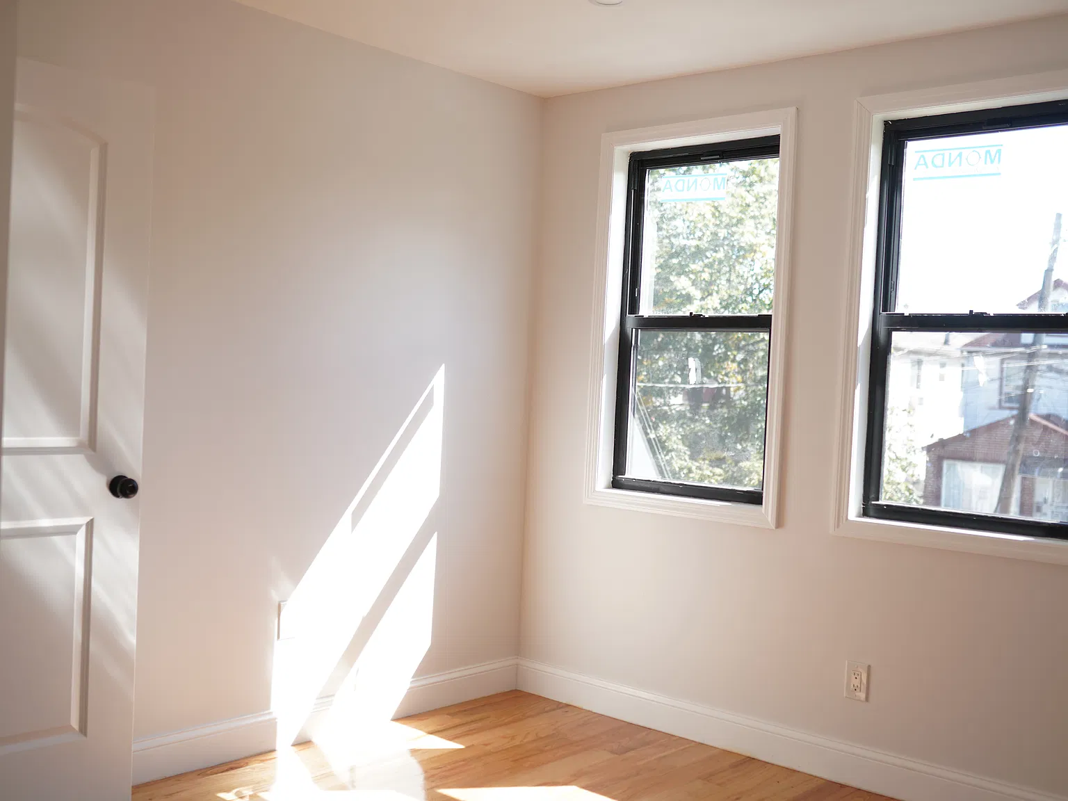 1 bed, 2.5 bath, 1600 sqft, $1,500 — Photo 4