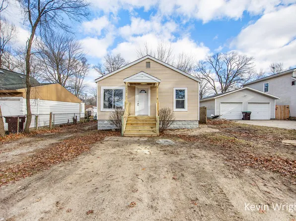 1462 Carlton St, Muskegon, MI 49442