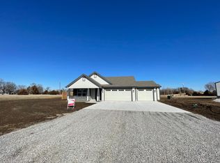 988 E 1472nd Rd, Lawrence, KS 66046