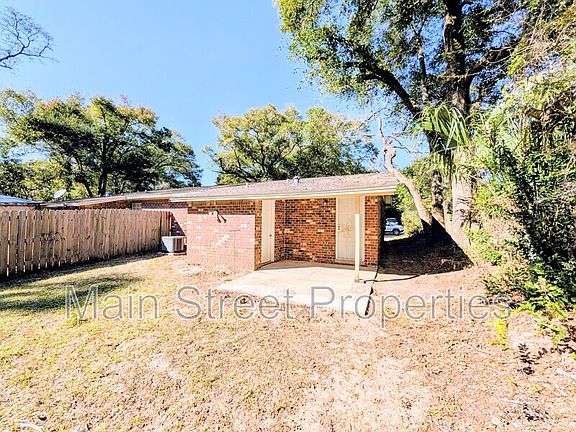 4th image of 23 Redwood Cir #B