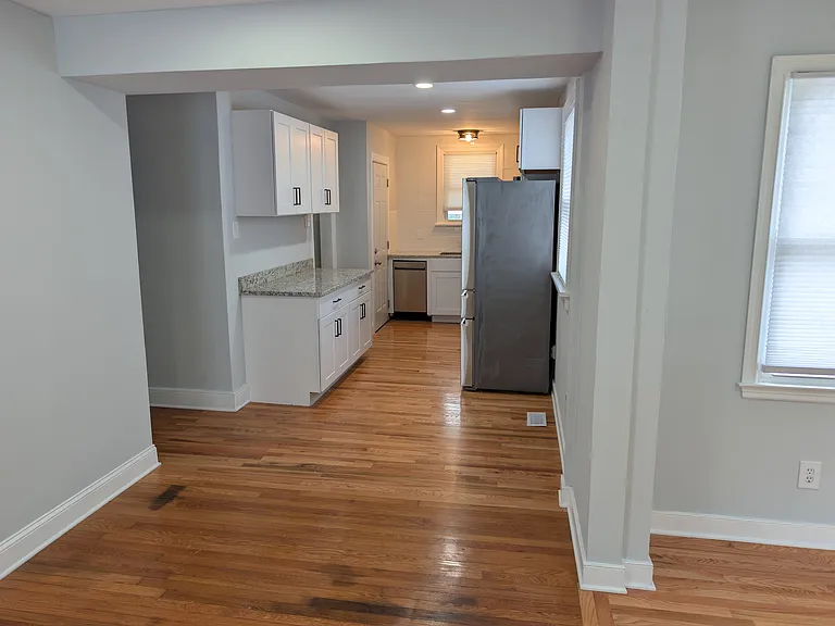 2105 Clarke St — Photo 8