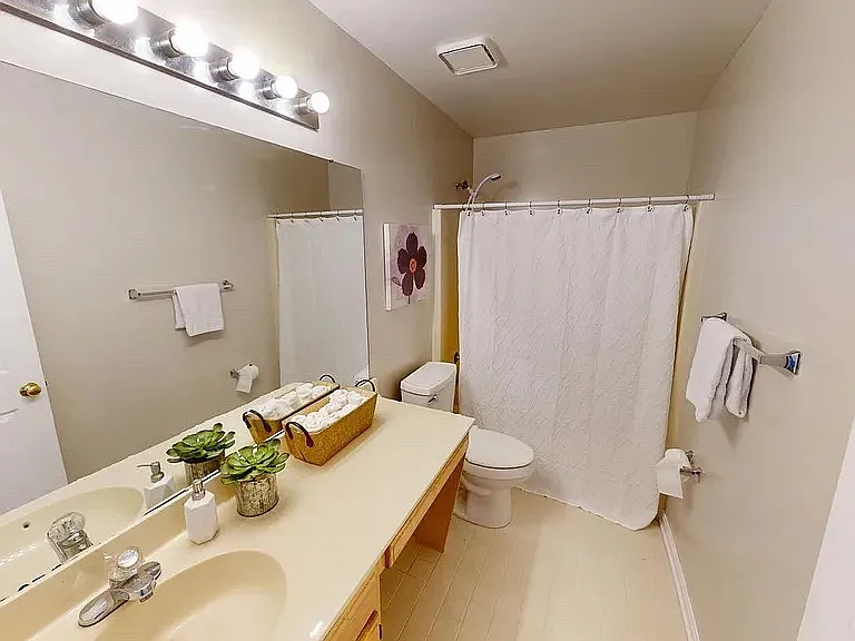 10384 Chamberlin Ct E — Photo 16