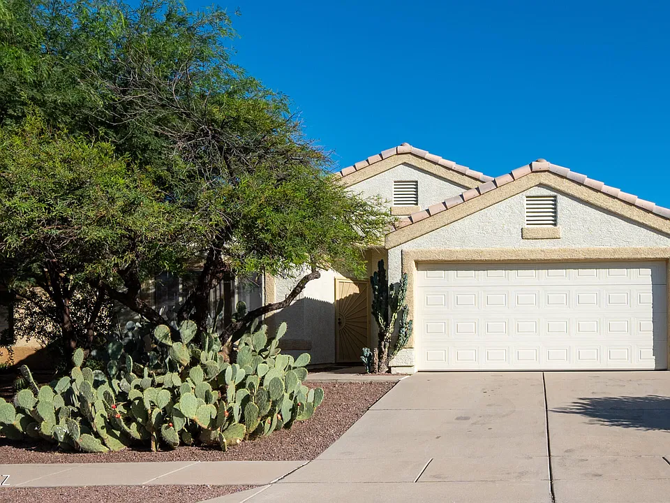 1322 W Desert Dew Pl