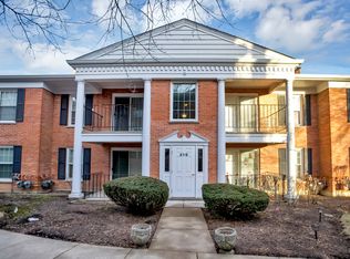 510 Shorely Dr APT 201, Barrington, IL 60010