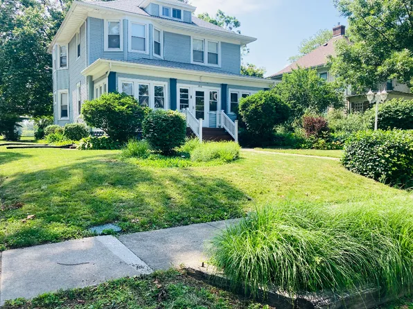 203 S Division St, Mahomet, IL 61853