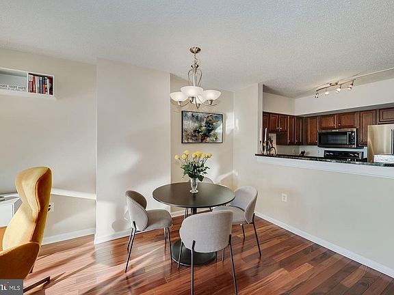 3rd image of 1001 N Randolph St APT 1005
