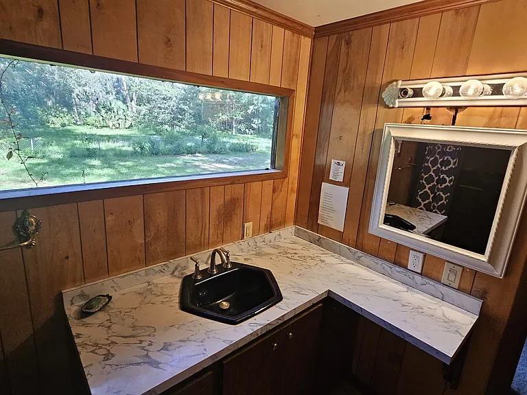 208 NE Yallaha Ave — Photo 15