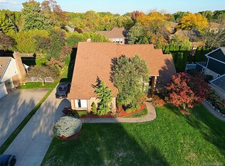 29886 Fox Club Dr, Farmington Hills, MI 48331
