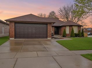 75 Maplecrest Ln, Brantford, ON N3R 7T8