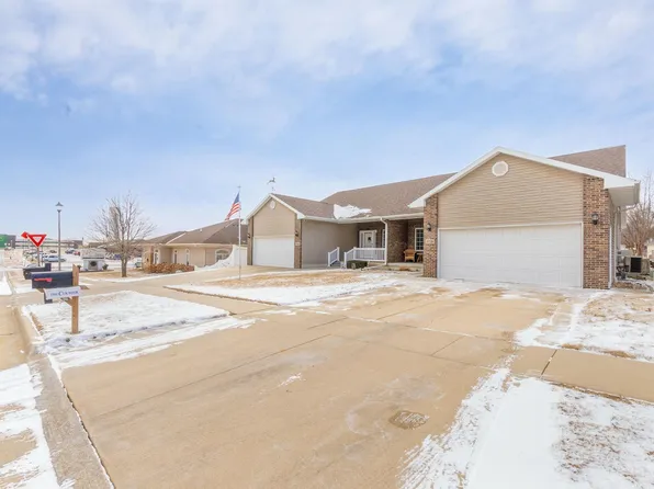 3758 Pheasant Ln, Waterloo, IA 50701