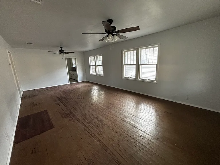 218 S Ash St — Photo 3