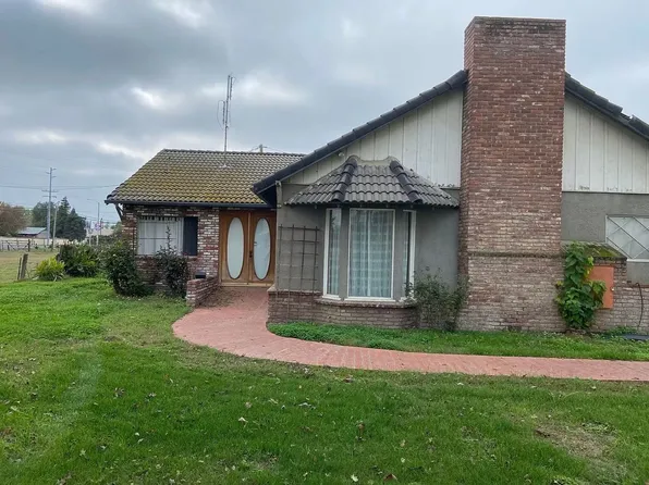 825 Mathew St, Porterville, CA 93257