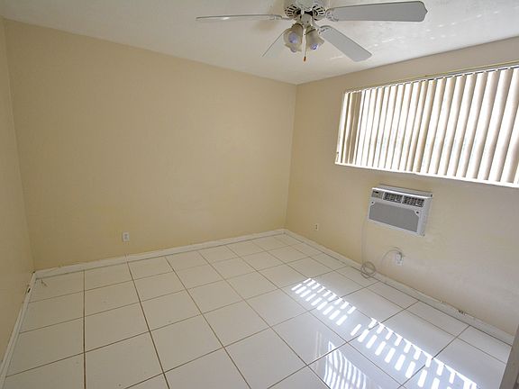 4th image of 505 NE 30th St APT 401