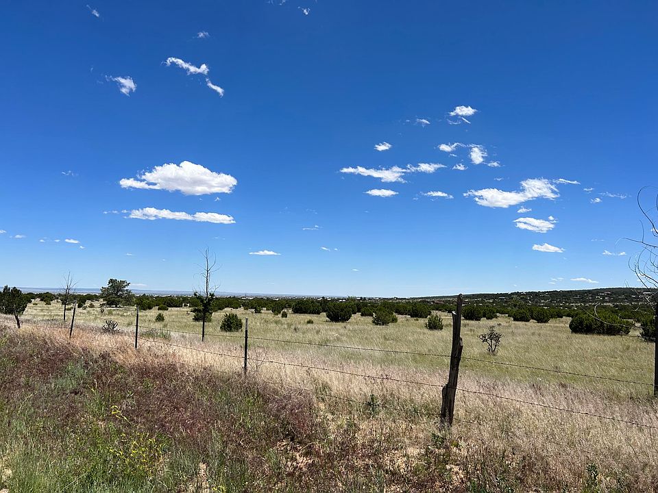 2nd image of 284 Entranosa Rd