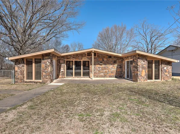 73 W Ozark Trl, Fayetteville, AR 72701