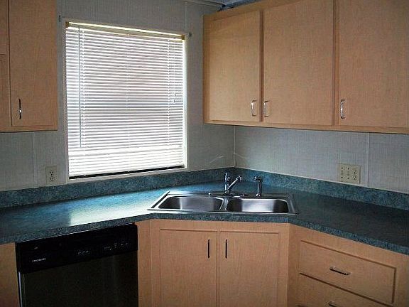 3rd image of 25 Highland Falls Dr
