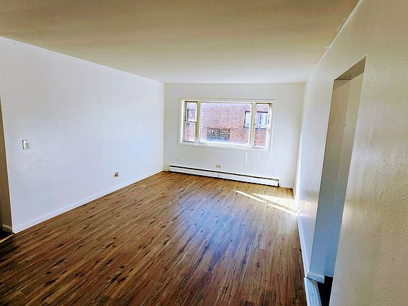 5th image of 2100 Williamsburg Dr