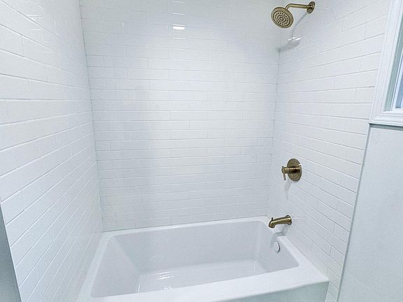 4th image of 1115 Edgewood Ave