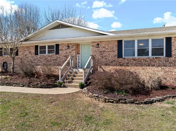 1008 Eugene St, Harrison, AR 72601