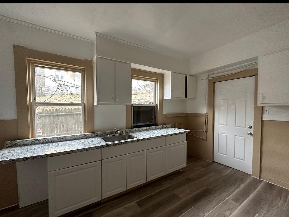2nd image of 16 Frederick St #1S