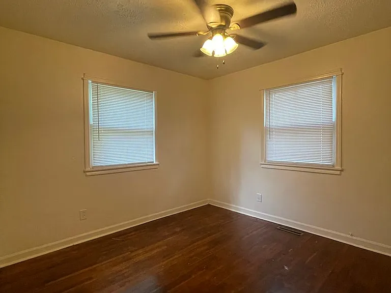 307 W McGee St — Photo 5