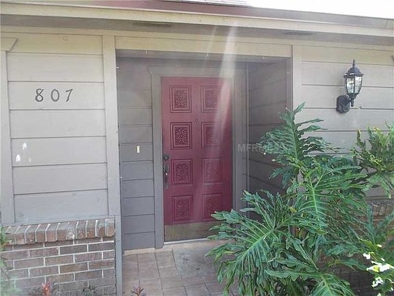 4th image of 807 Riverbend Blvd