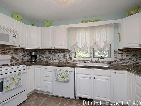 2nd image of 10881 Mountain Ash Ave
