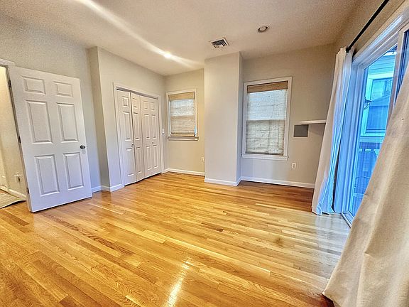 5th image of 458 E 8th St #3