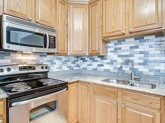 3rd image of 107 Cameron Parke Ct