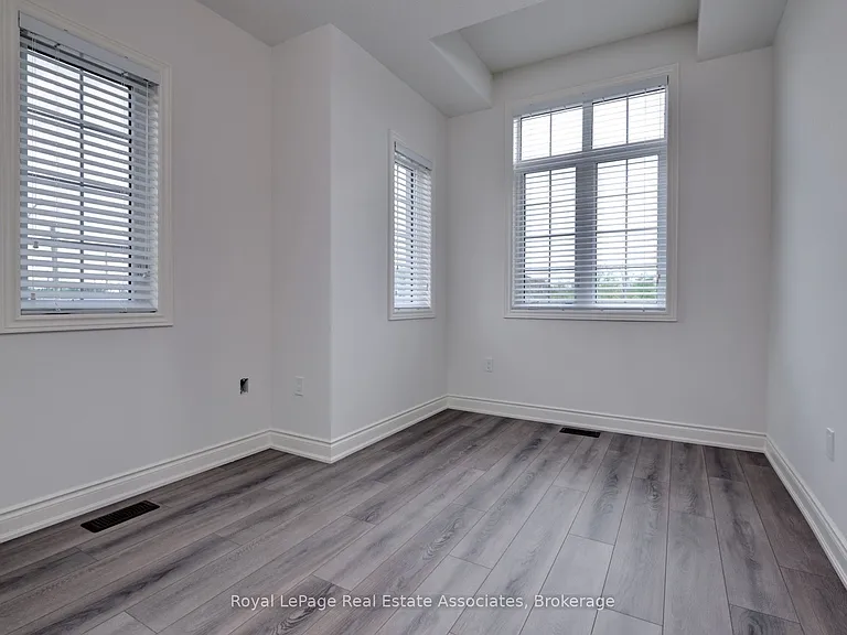 34 Attwater Dr E — Photo 31