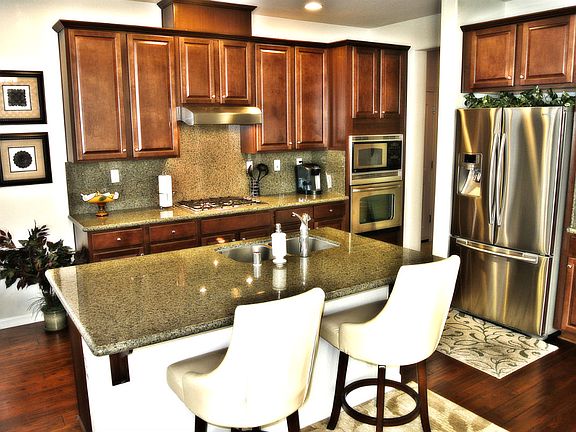 4th image of 419 N Orinda Ct