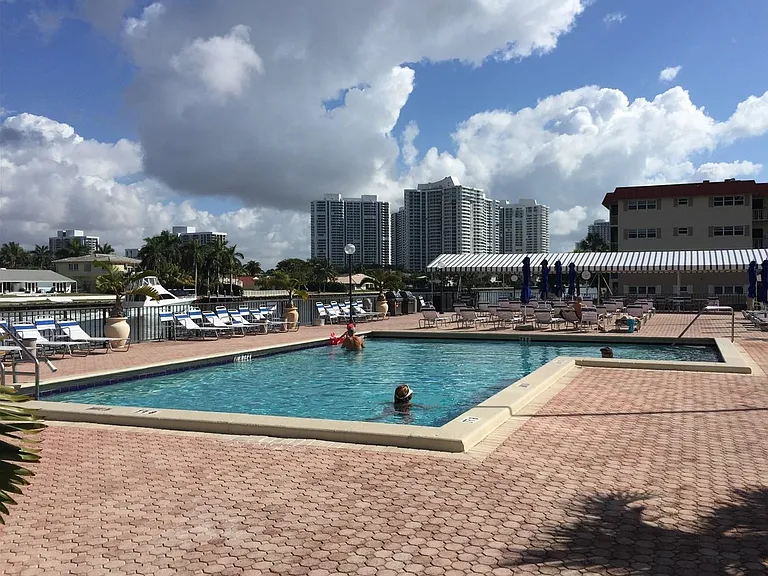 2049 S Ocean Dr #2 — Photo 7