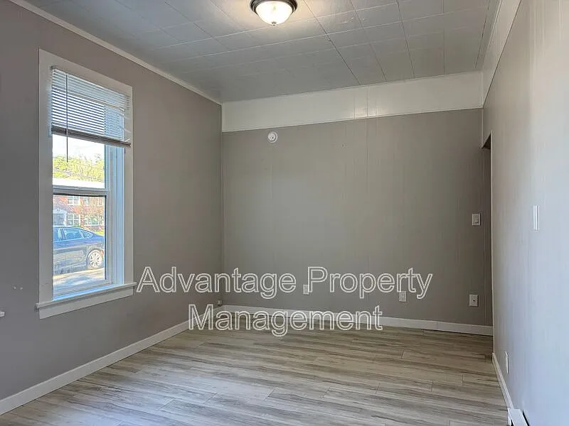 Studio, 1.0 bath, 450 sqft, $950 — Photo 4