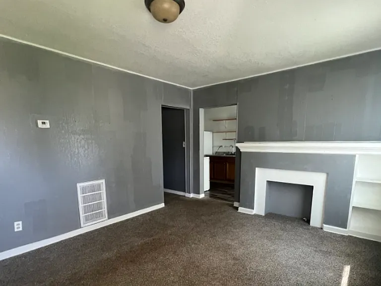 950 N Glendale St — Photo 3