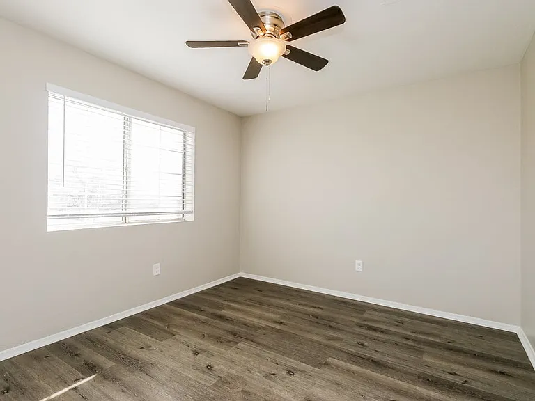 1042 N Blackbird Dr — Photo 13