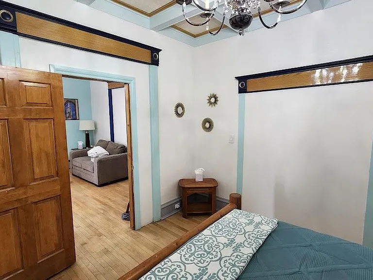 806 W Silver St — Photo 13