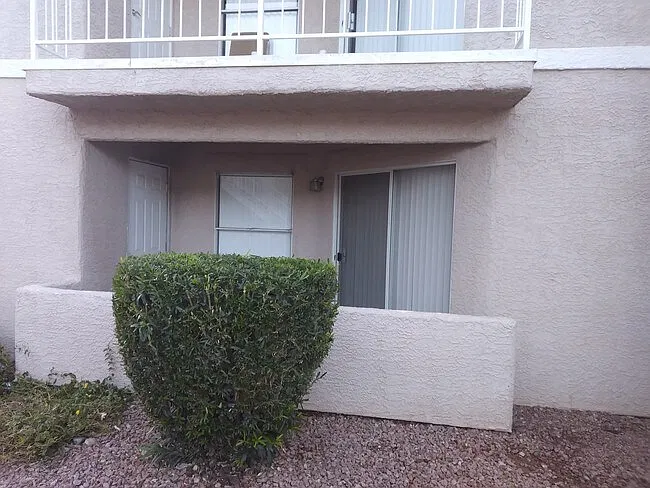 3 bed, 1200 sqft, $2,000 — Photo 2