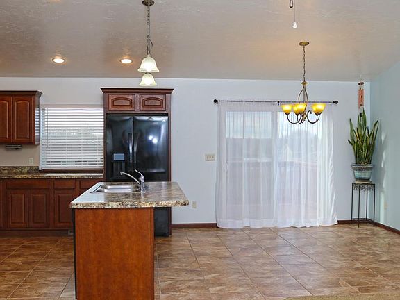 4th image of 1160 Maxer Dr
