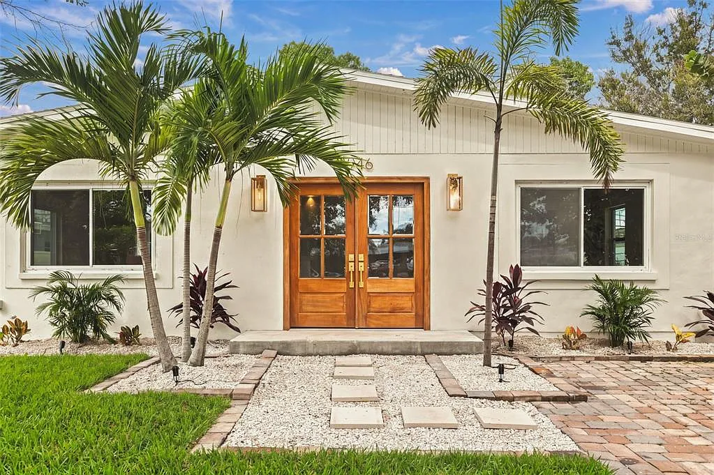 3 bed, 3.0 bath, 1320 sqft, $4,650 — Photo 1
