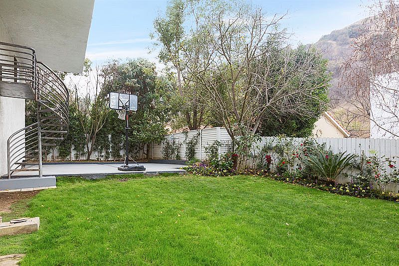 2nd image of 3500 Coldwater Canyon Ave