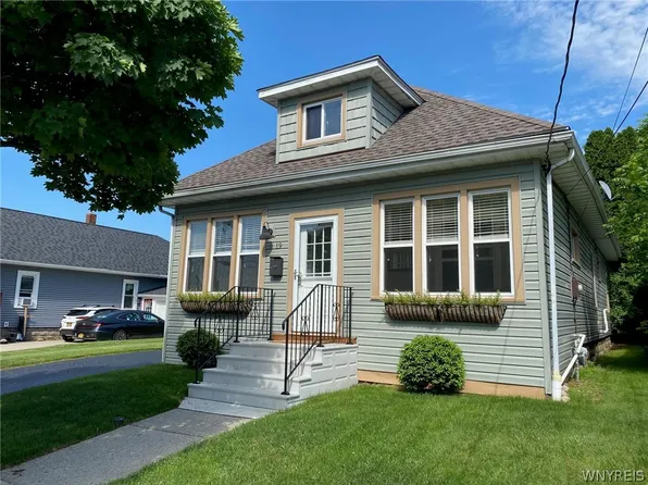 19 Bowen Ave, Lancaster, NY 14086
