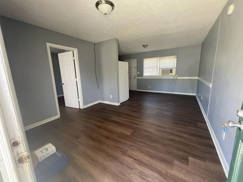 Building Photo - 409 Beta St #D