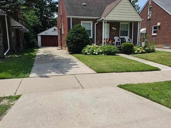 21970 Moross Rd, Grosse Pointe, MI 48236