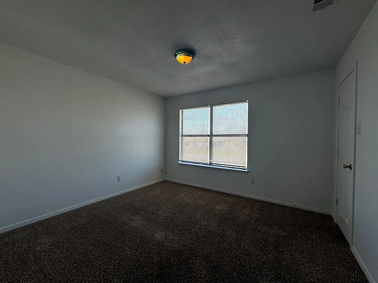 1306 Monroe Lp — Photo 12